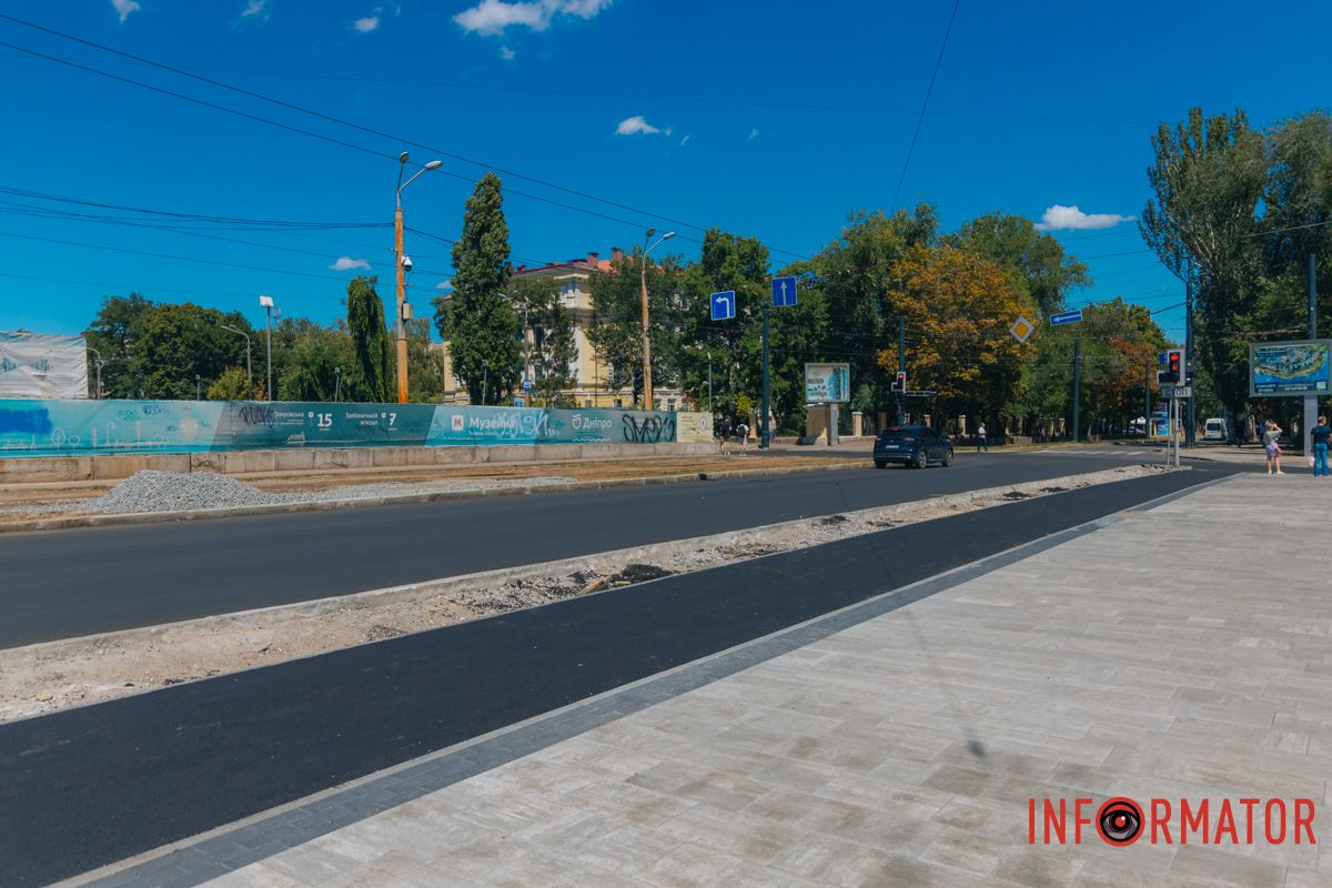 Новый тротуар и велодорожка: в Днепре обновили бульвар на Яворницкого 10