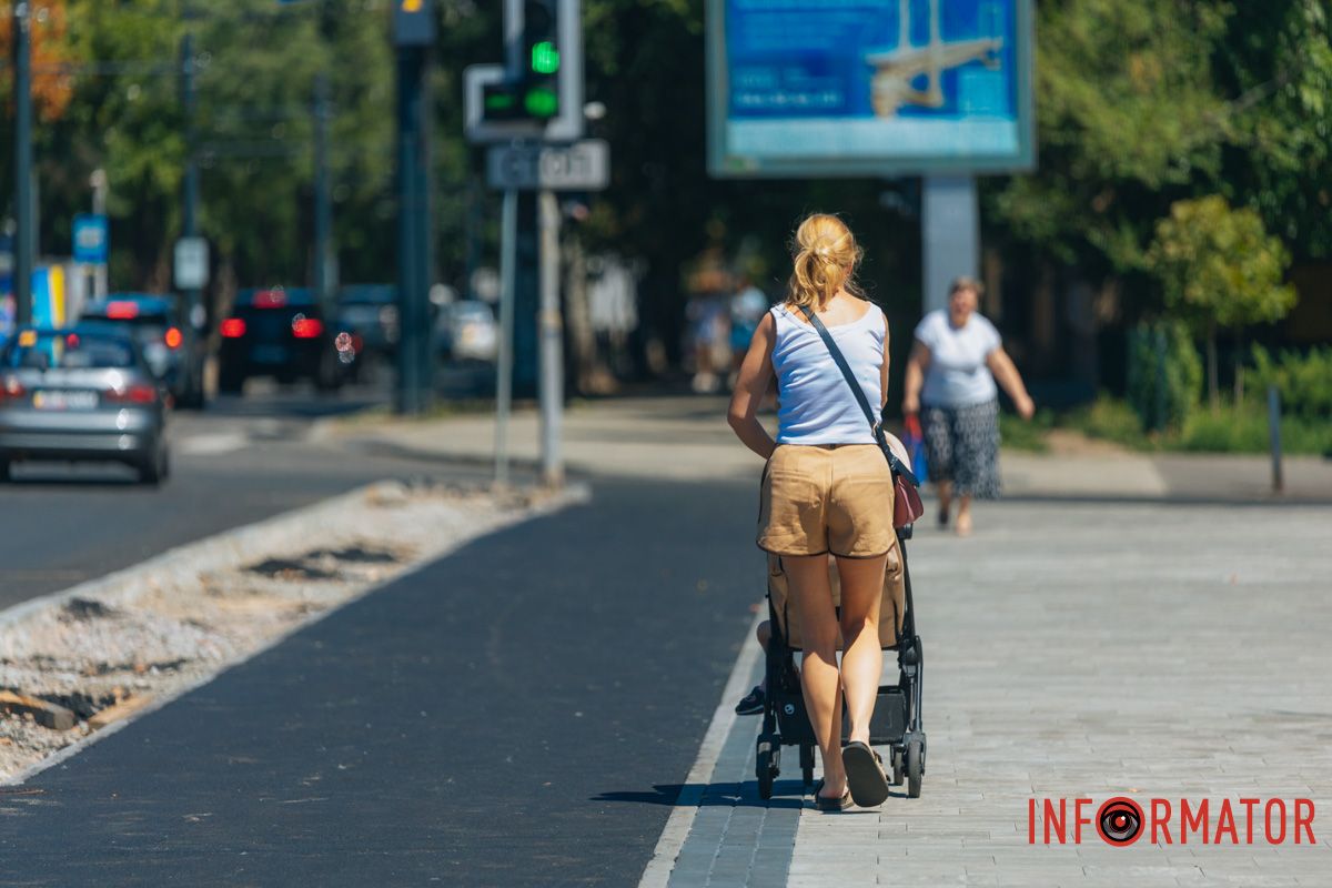 Новый тротуар и велодорожка: в Днепре обновили бульвар на Яворницкого 17
