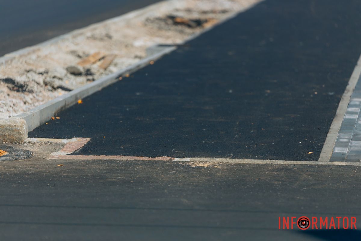 Новый тротуар и велодорожка: в Днепре обновили бульвар на Яворницкого 18