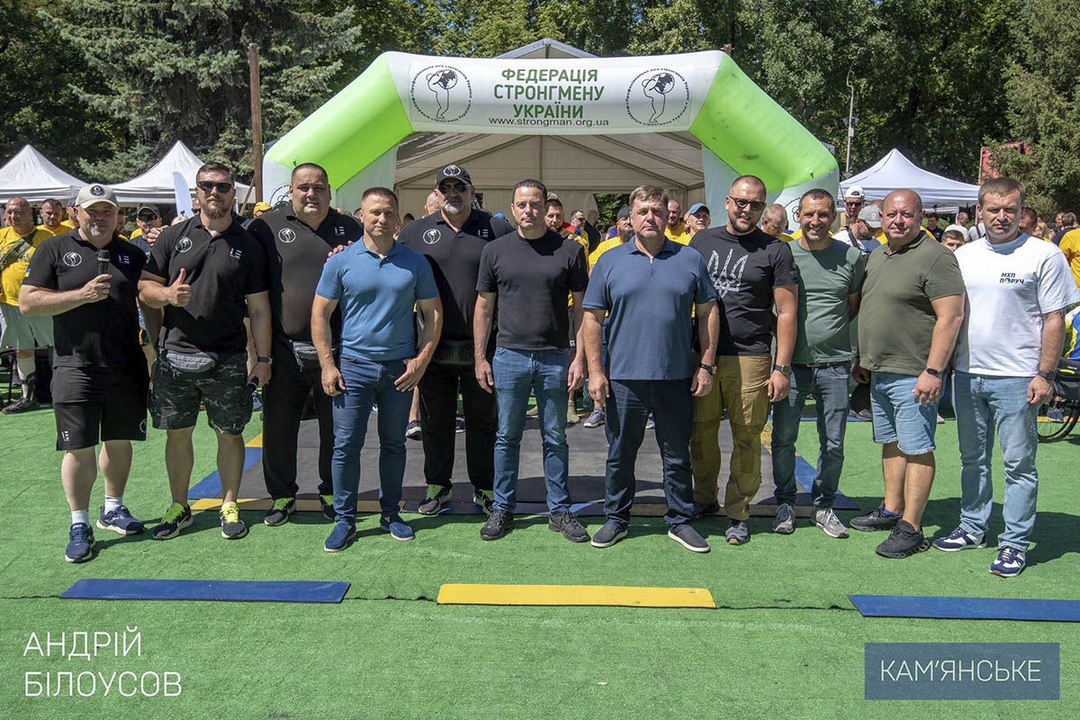 Среди дисциплин — жим лежа, гребли на тренажере, рывок гири, эйрбайк и инвастронг. В Каменском прошли самые масштабные Всеукраинские соревнования среди ветеранов войны "Победа Непокоренных" 5