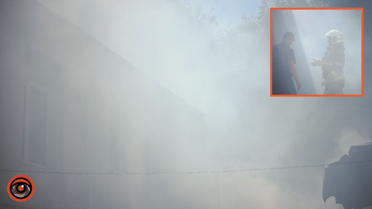 Стовп чорного диму у центрі Дніпра: що відомо про пожежу на Короленка