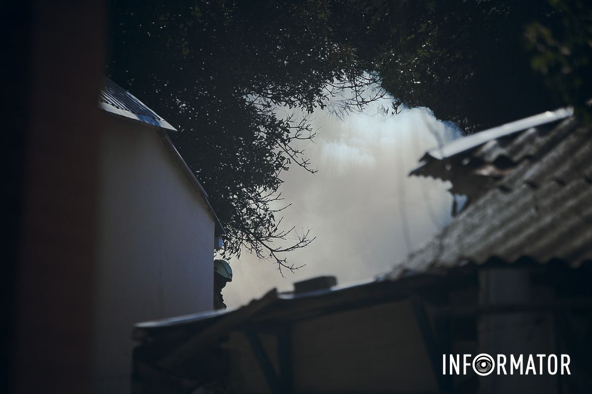 Стовп чорного диму у центрі Дніпра Стовп чорного диму у центрі Дніпра: що відомо про пожежу на Короленка 1