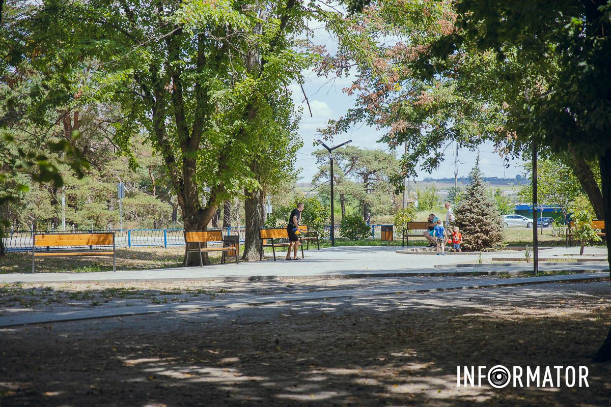 Сквер находится на улице 20-летия Победы Сквер находится на улице 20-летия Победы