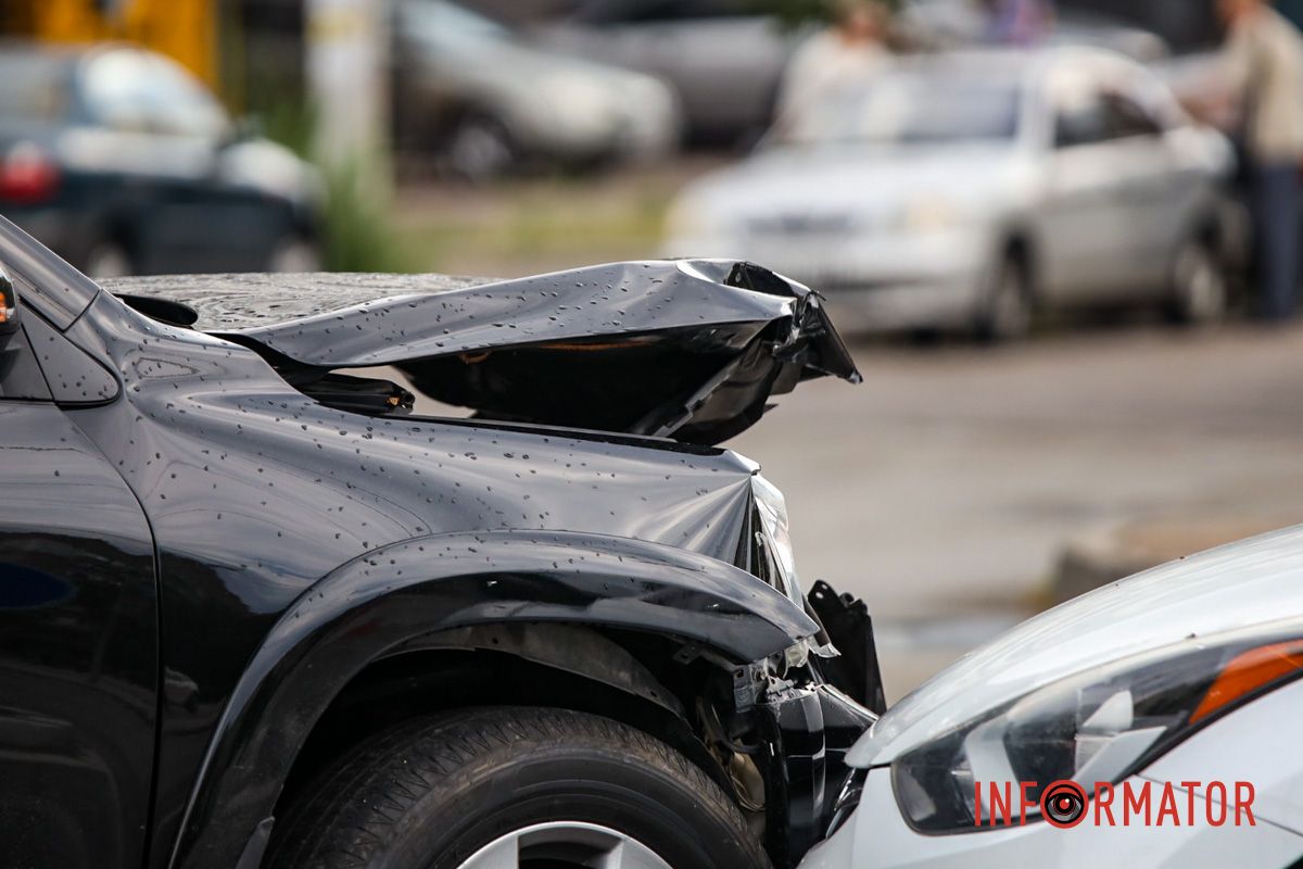 У понеділок, 21 липня, у Дніпрі на перехресті проспекту Героїв та бульвару Слави сталася ДТП У понеділок, 21 липня, у Дніпрі на перехресті проспекту Героїв та бульвару Слави сталася ДТП