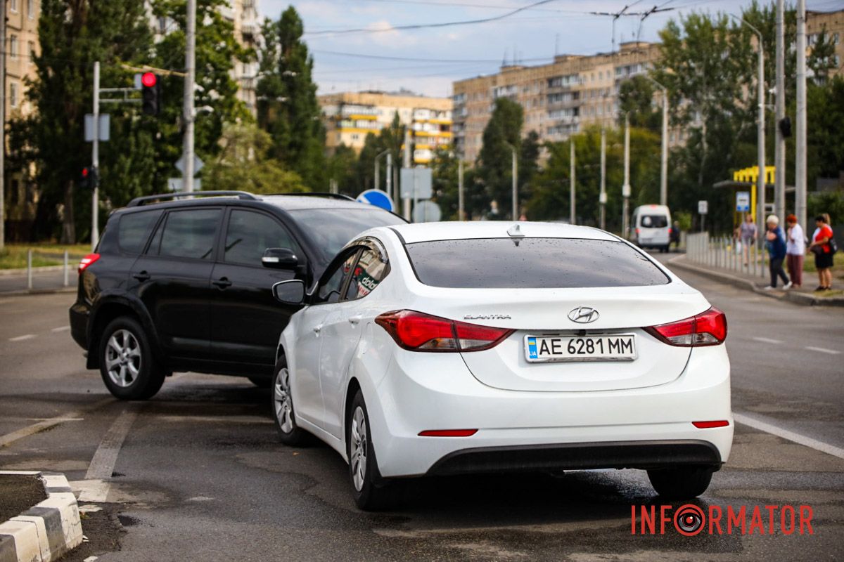 Toyota зіткнулась з Chevrolet і продовжила некерований рух Toyota зіткнулась з Chevrolet і продовжила некерований рух