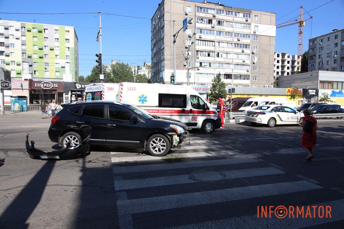 Також на місці подій працювала інша карета "швидкої" Також на місці подій працювала інша карета "швидкої"
