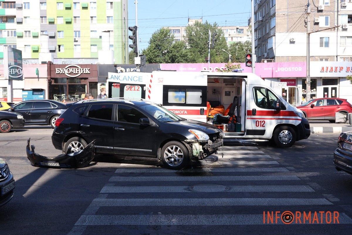 Машини зупинилися на переході Машини зупинилися на переході
