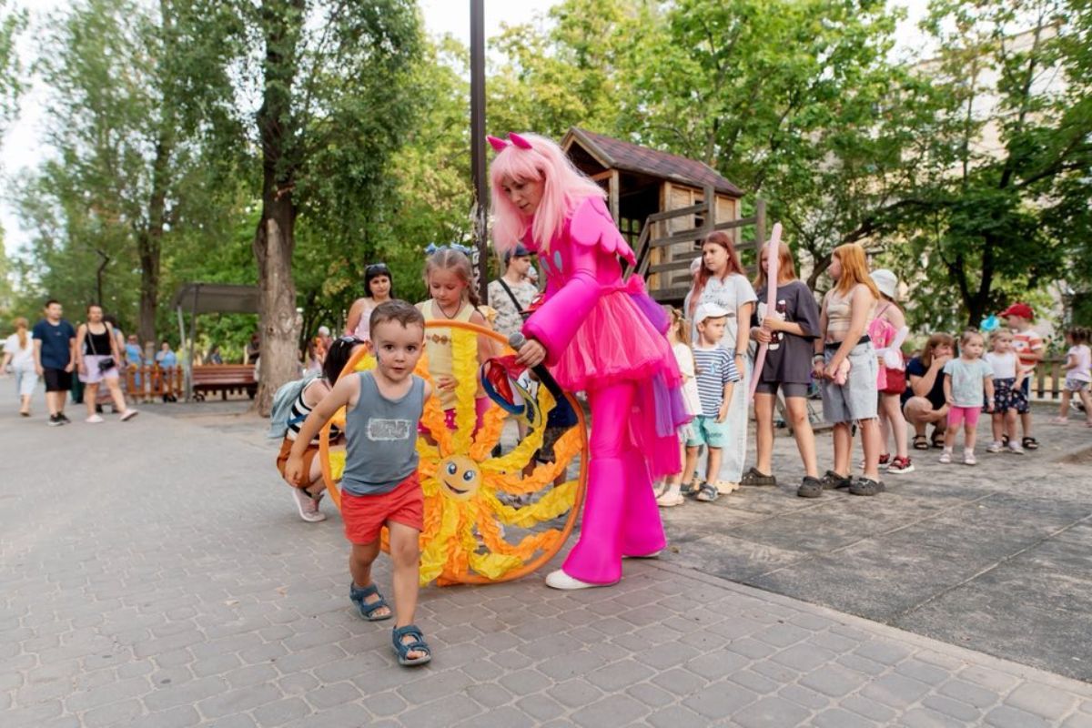 Саме тому в Дніпрі у Придніпровську, на вулиці Космонавтів, пройшов захід для малечі