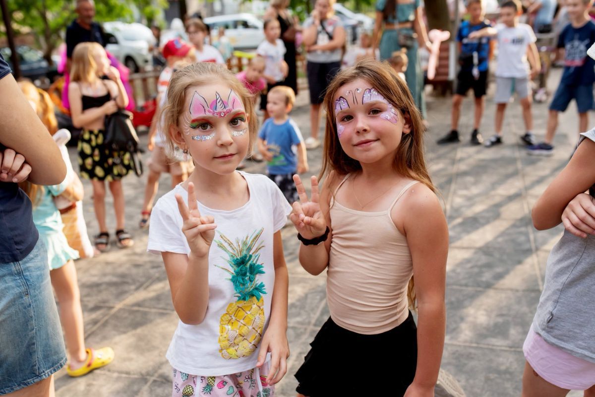 Дітей розважали аніматори, а найбільше щастя їм принесло шоу з повітряними кульками