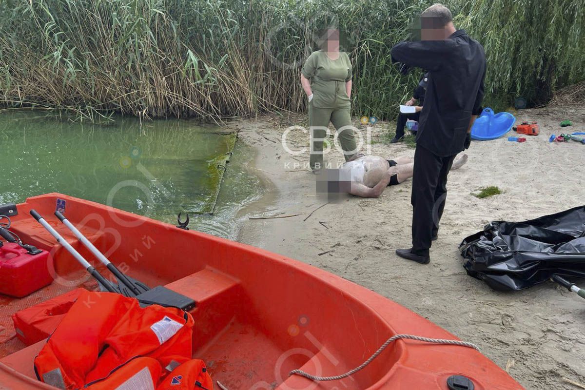 Тіло чоловіка дістали з води Тіло чоловіка дістали з води