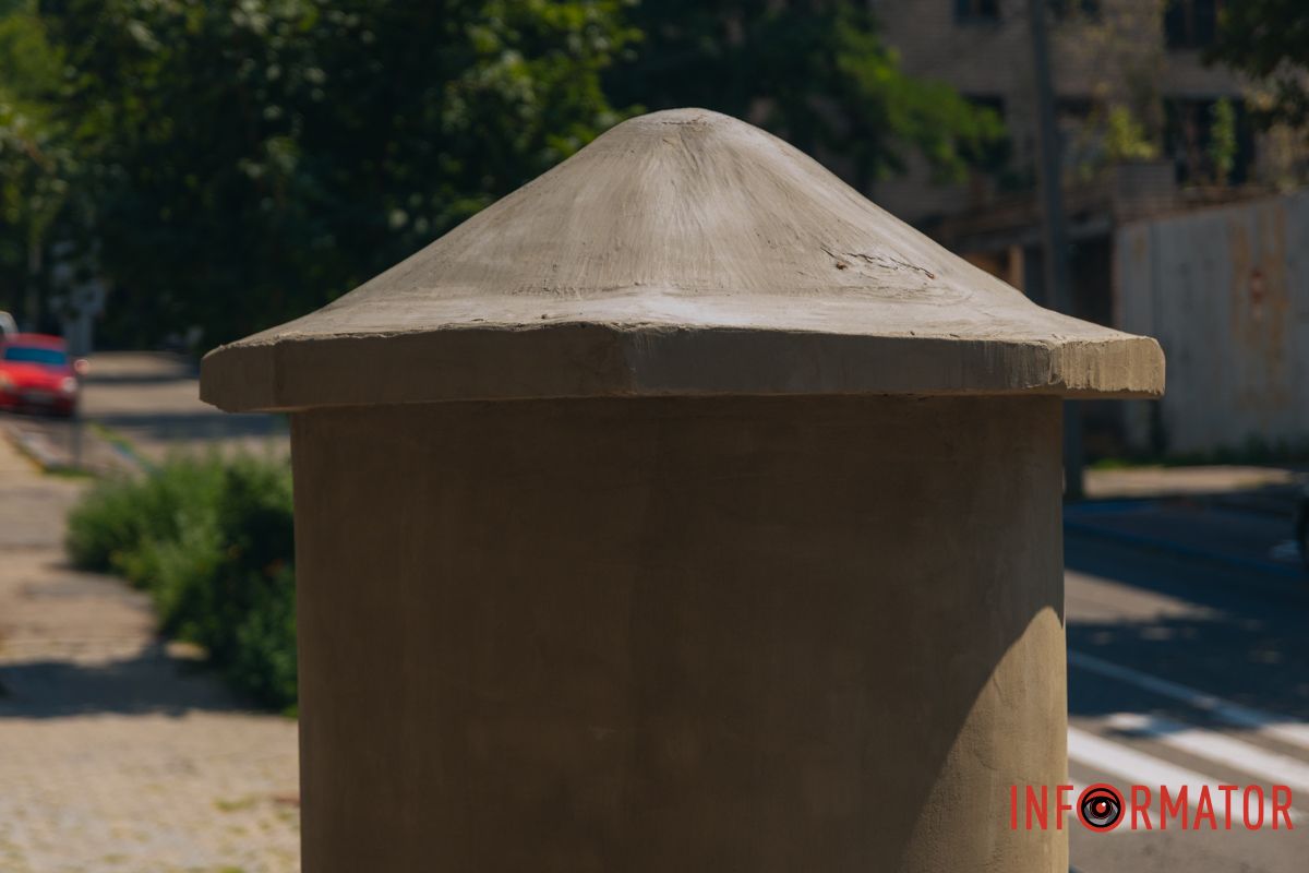 У демонтажі старої тумби в мережі звинуватили комунальників