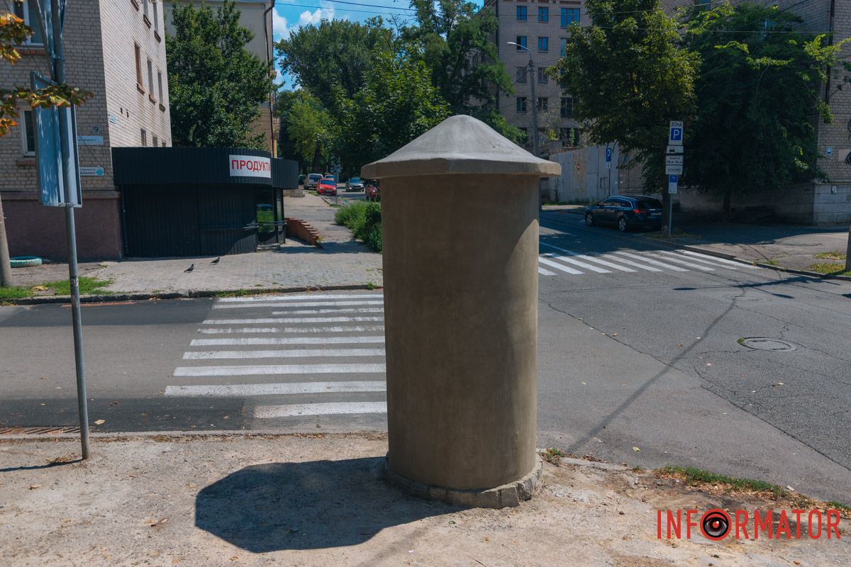 1 липня 1855 року берлінський видавець та власник типографії Літфас встановлює у Берліні першу циліндричну тумбу