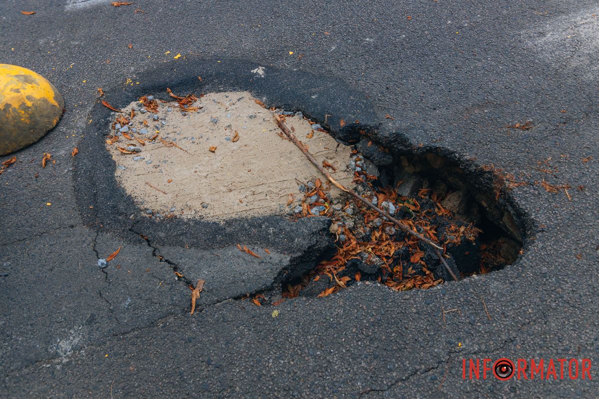 Яма образовалась в районе дома №18 Яма образовалась в районе дома №18