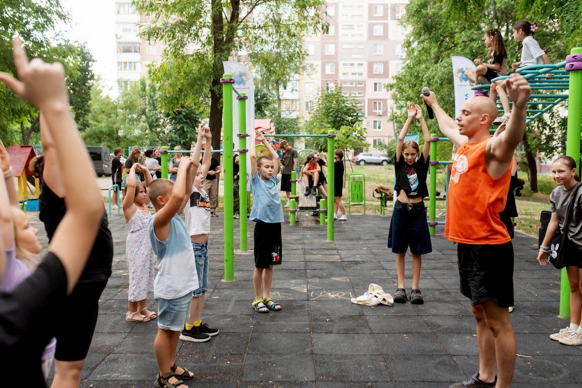 В Днепре на жилом массиве Левобережный-3 состоялась открытая тренировка Воркаут Академии В Днепре на жилом массиве Левобережный-3 состоялась открытая тренировка Воркаут Академии