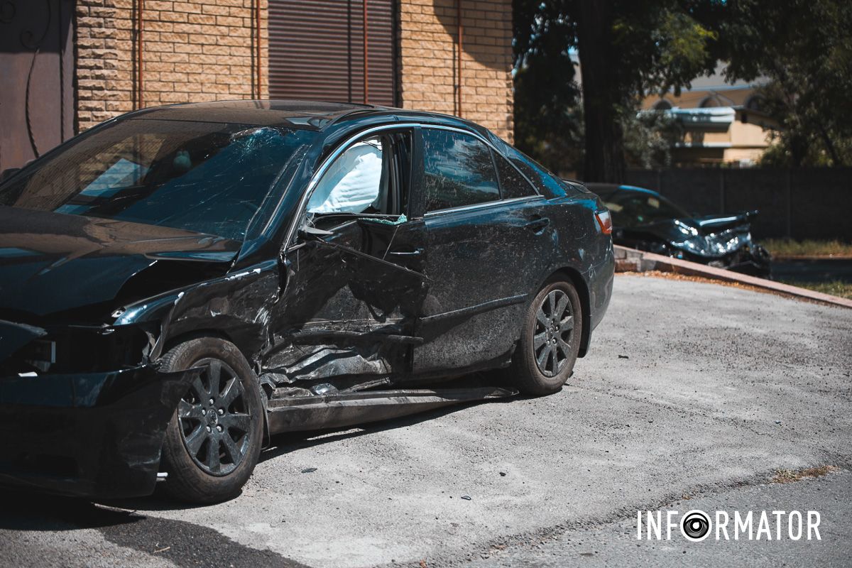 Усі обставини аварії встановить слідчий за ДТП У Дніпрі на Січових Стрільців зіткнулись Volkswagen, Toyota та Tesla: є постраждалі 19