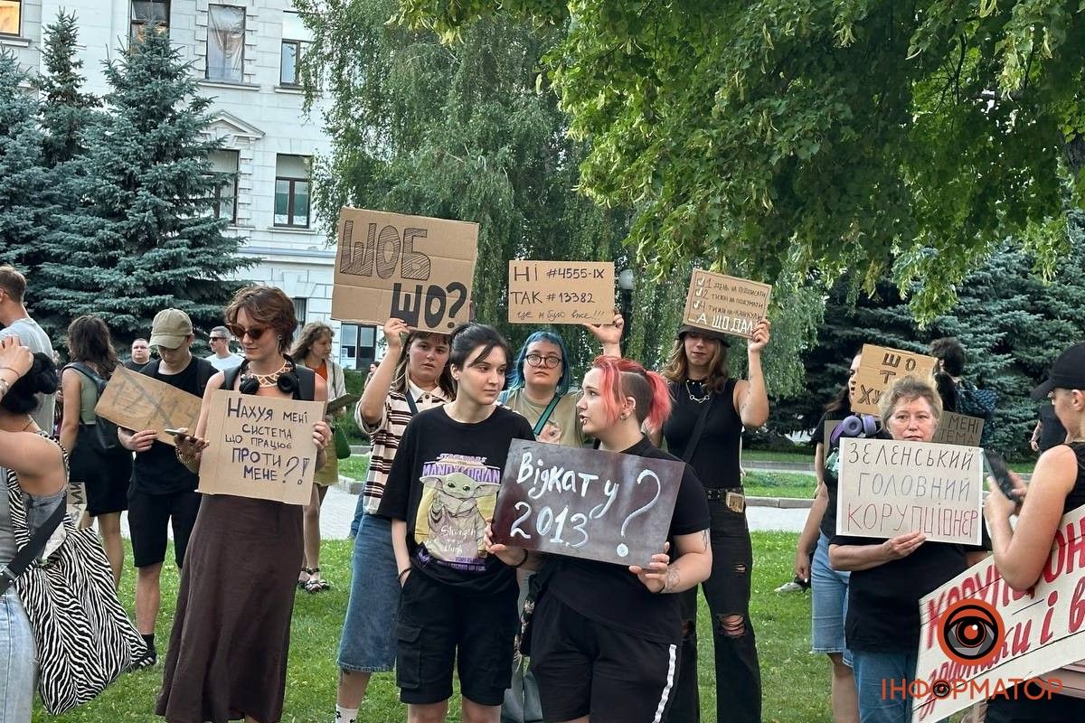 Третий вечер подряд: в Днепре собрался митинг под ОВА 3