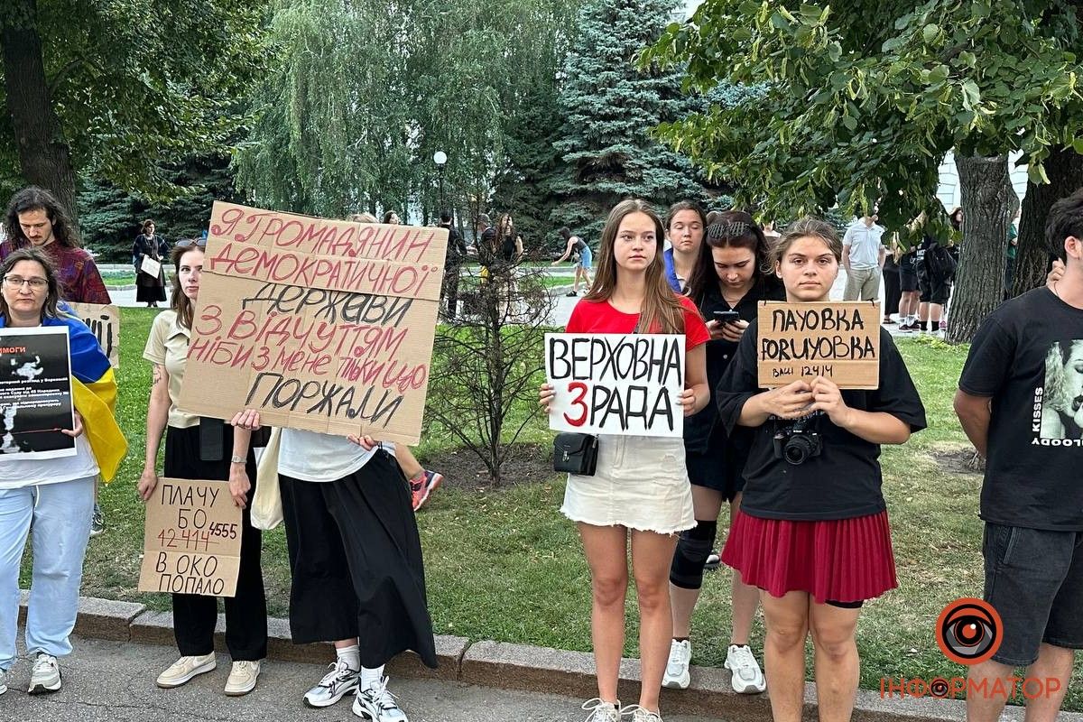 Третий вечер подряд: в Днепре собрался митинг под ОВА 9