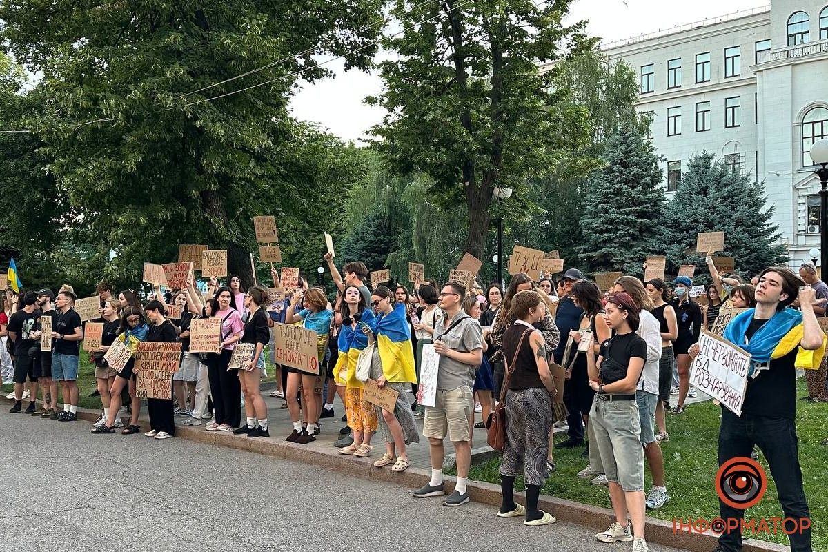 Третий вечер подряд: в Днепре собрался митинг под ОВА 5