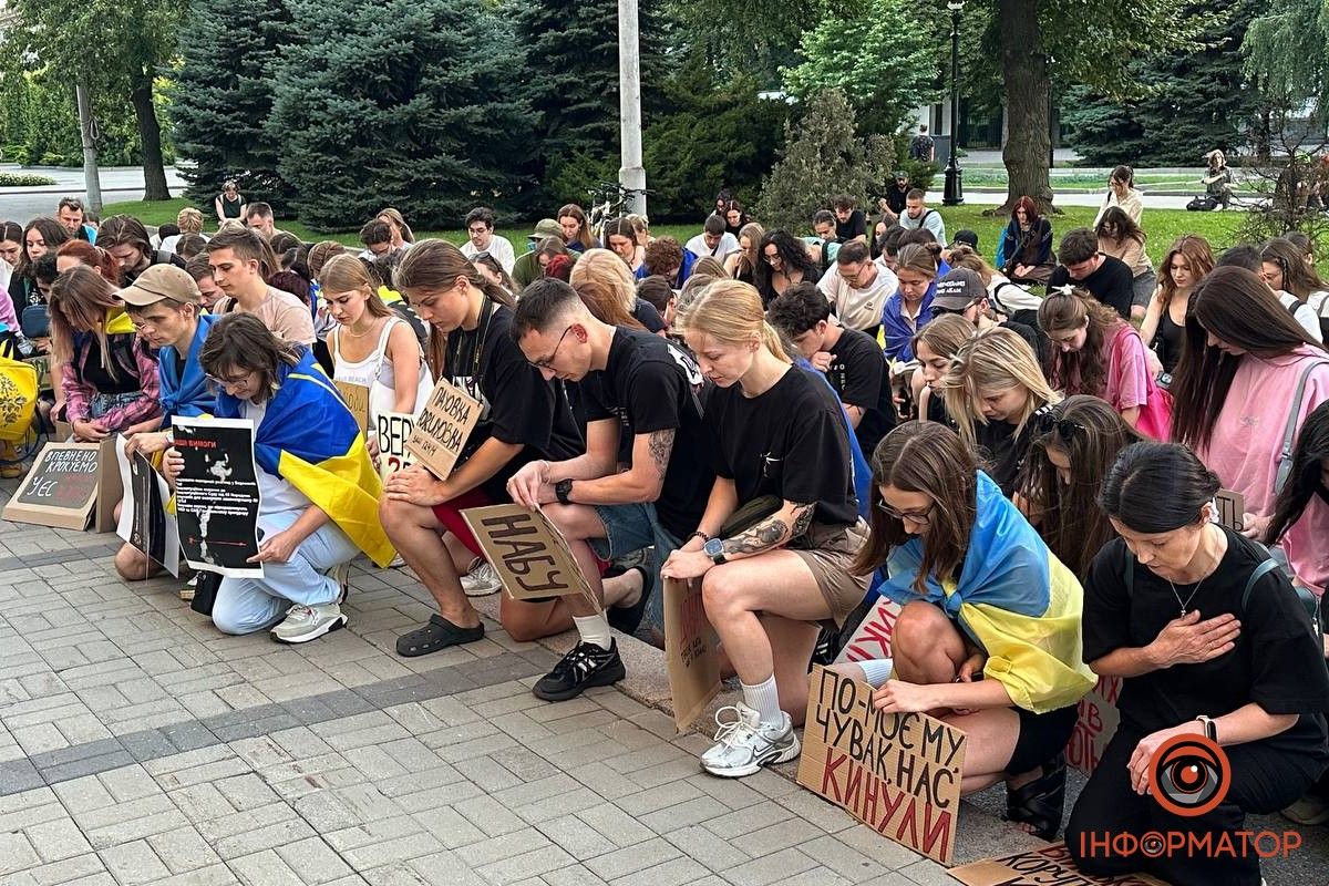 Третий вечер подряд: в Днепре собрался митинг под ОВА 8