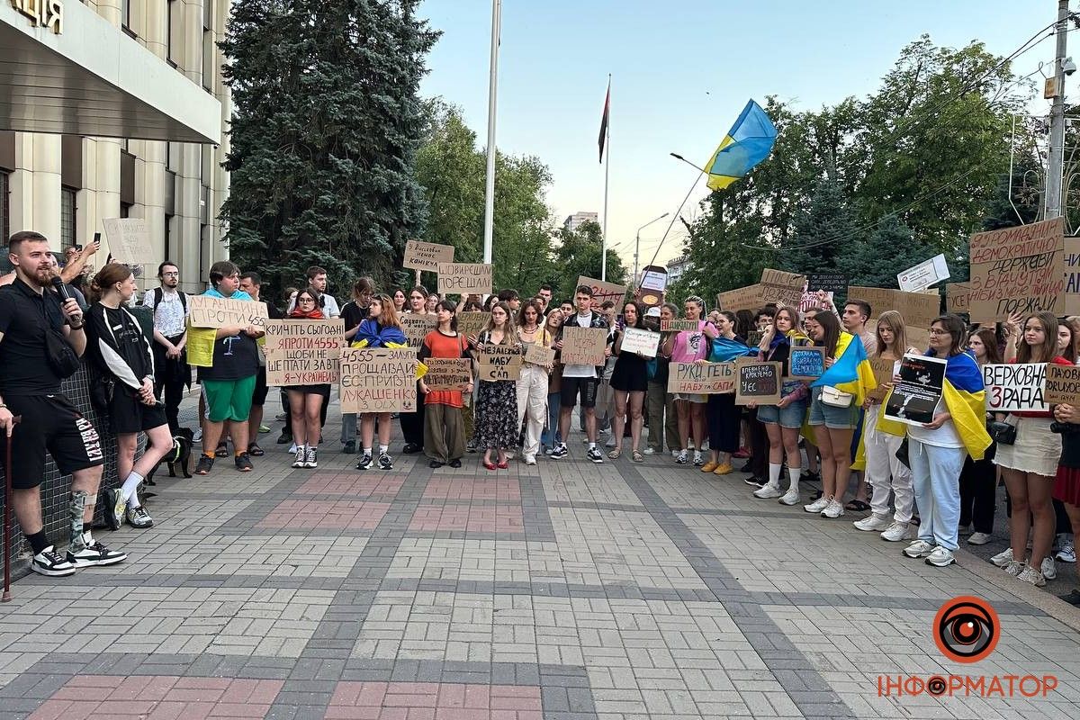 Третий вечер подряд: в Днепре собрался митинг под ОВА 6
