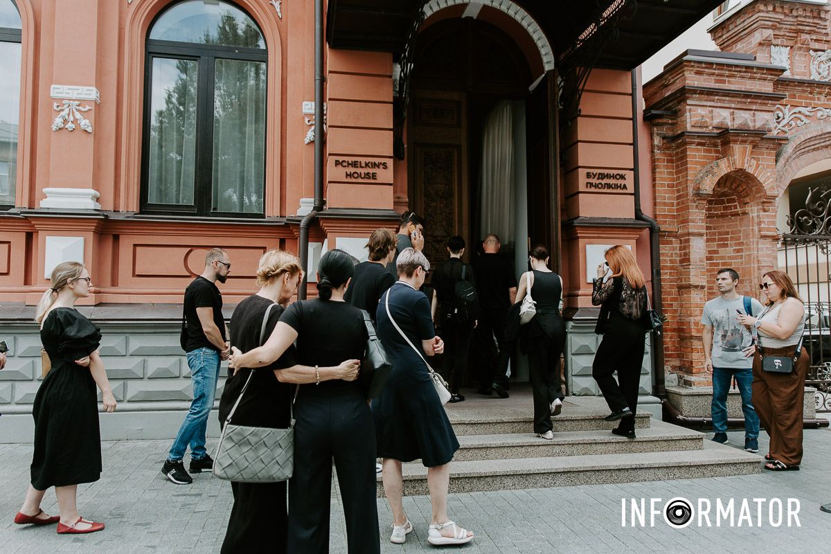 У Дніпрі попрощались із всесвітньовідомим фотографом Давидом Дубницьким, який загинув у ДТП 3