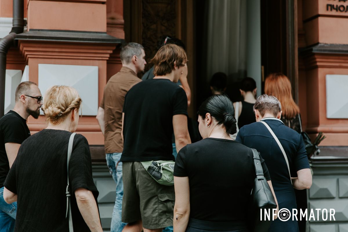 У Дніпрі попрощались із всесвітньовідомим фотографом Давидом Дубницьким, який загинув у ДТП 4