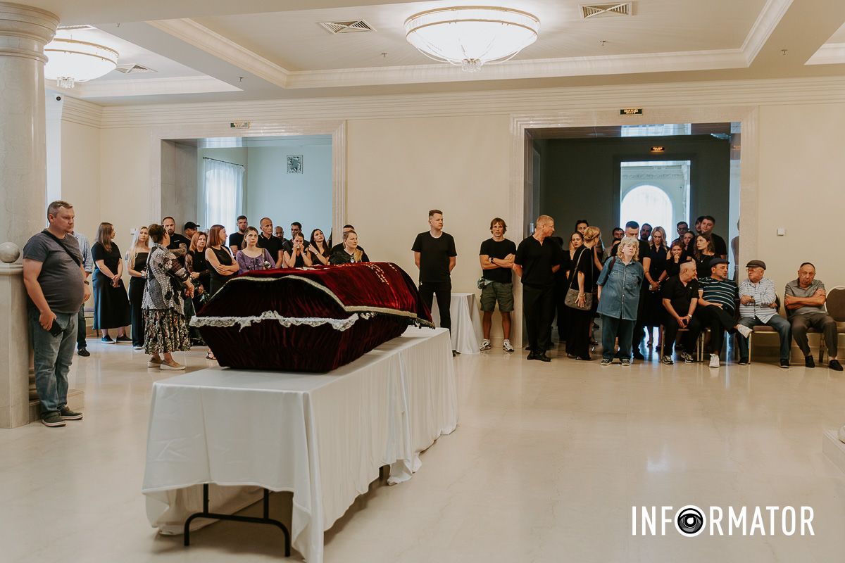 У Дніпрі попрощались із всесвітньовідомим фотографом Давидом Дубницьким, який загинув у ДТП 9