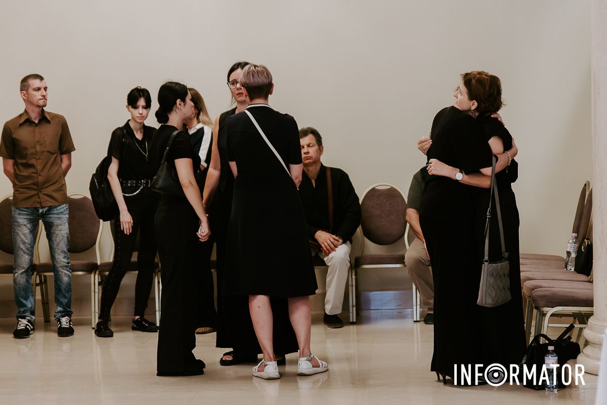 У Дніпрі попрощались із всесвітньовідомим фотографом Давидом Дубницьким, який загинув у ДТП 10