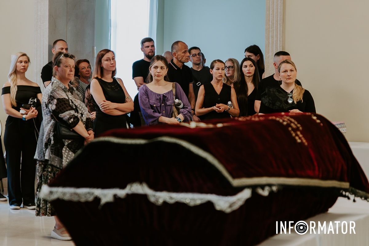 У Дніпрі попрощались із всесвітньовідомим фотографом Давидом Дубницьким, який загинув у ДТП 11