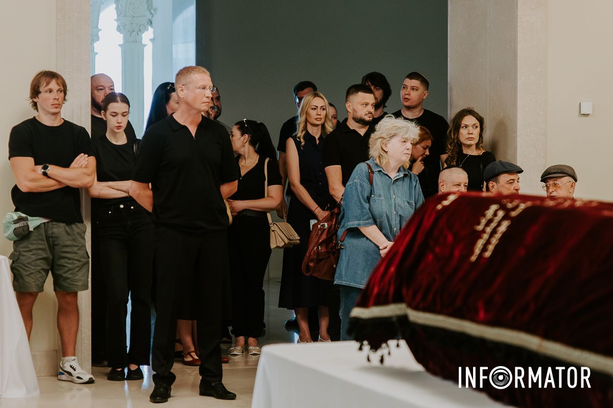 У Дніпрі попрощались із всесвітньовідомим фотографом Давидом Дубницьким, який загинув у ДТП 12