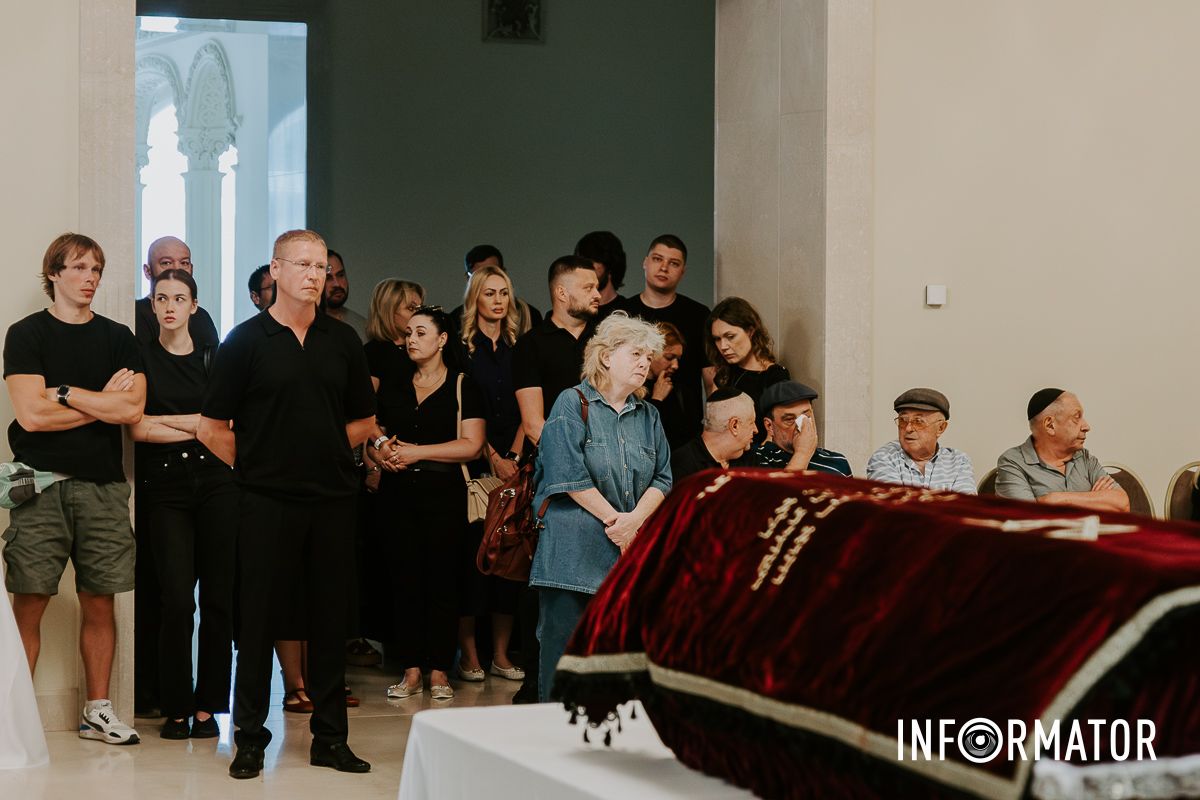 У Дніпрі попрощались із всесвітньовідомим фотографом Давидом Дубницьким, який загинув у ДТП 13