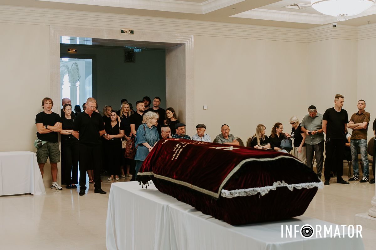 У Дніпрі попрощались із всесвітньовідомим фотографом Давидом Дубницьким, який загинув у ДТП 14