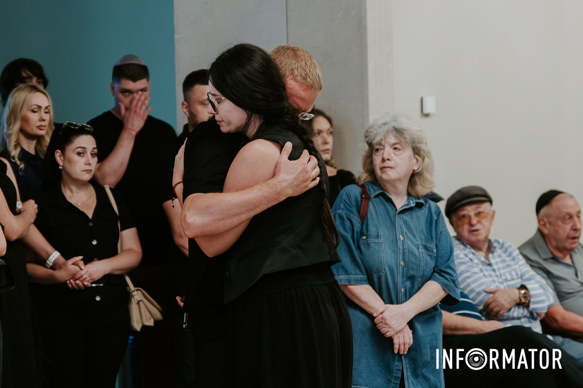 У Дніпрі попрощались із всесвітньовідомим фотографом Давидом Дубницьким, який загинув у ДТП 15