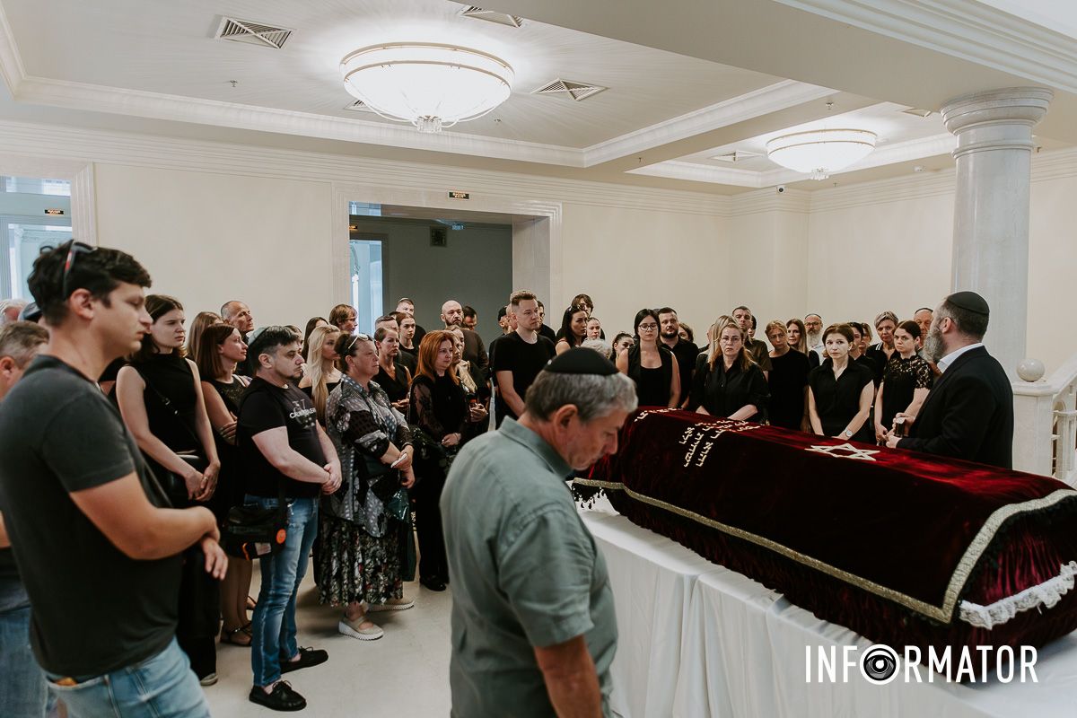 У Дніпрі попрощались із всесвітньовідомим фотографом Давидом Дубницьким, який загинув у ДТП 17