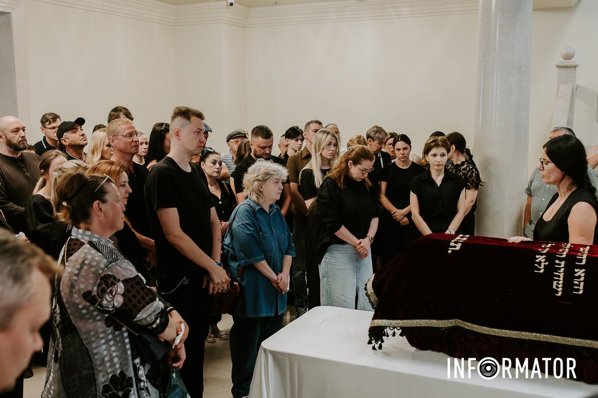 У Дніпрі попрощались із всесвітньовідомим фотографом Давидом Дубницьким, який загинув у ДТП 19