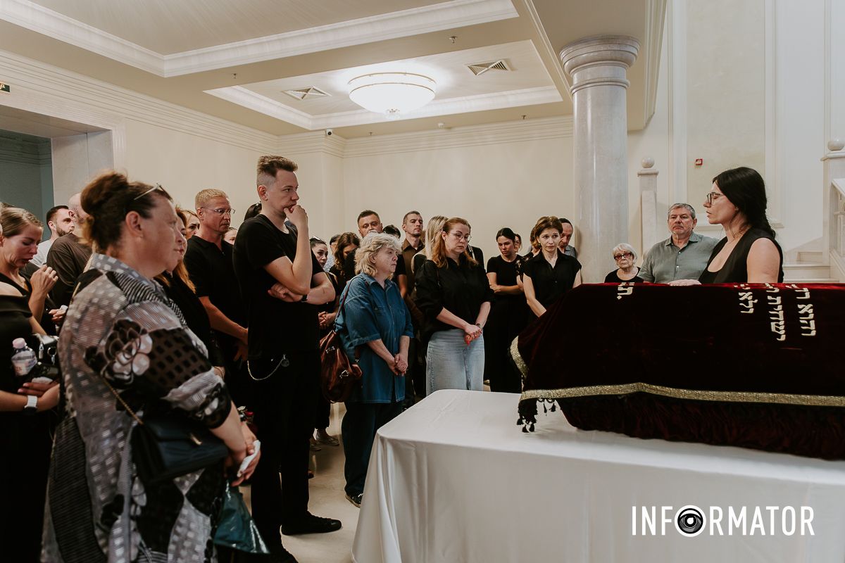 У Дніпрі попрощались із всесвітньовідомим фотографом Давидом Дубницьким, який загинув у ДТП 24