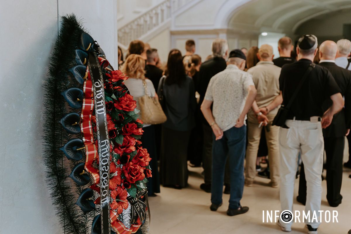 У Дніпрі попрощались із всесвітньовідомим фотографом Давидом Дубницьким, який загинув у ДТП 28