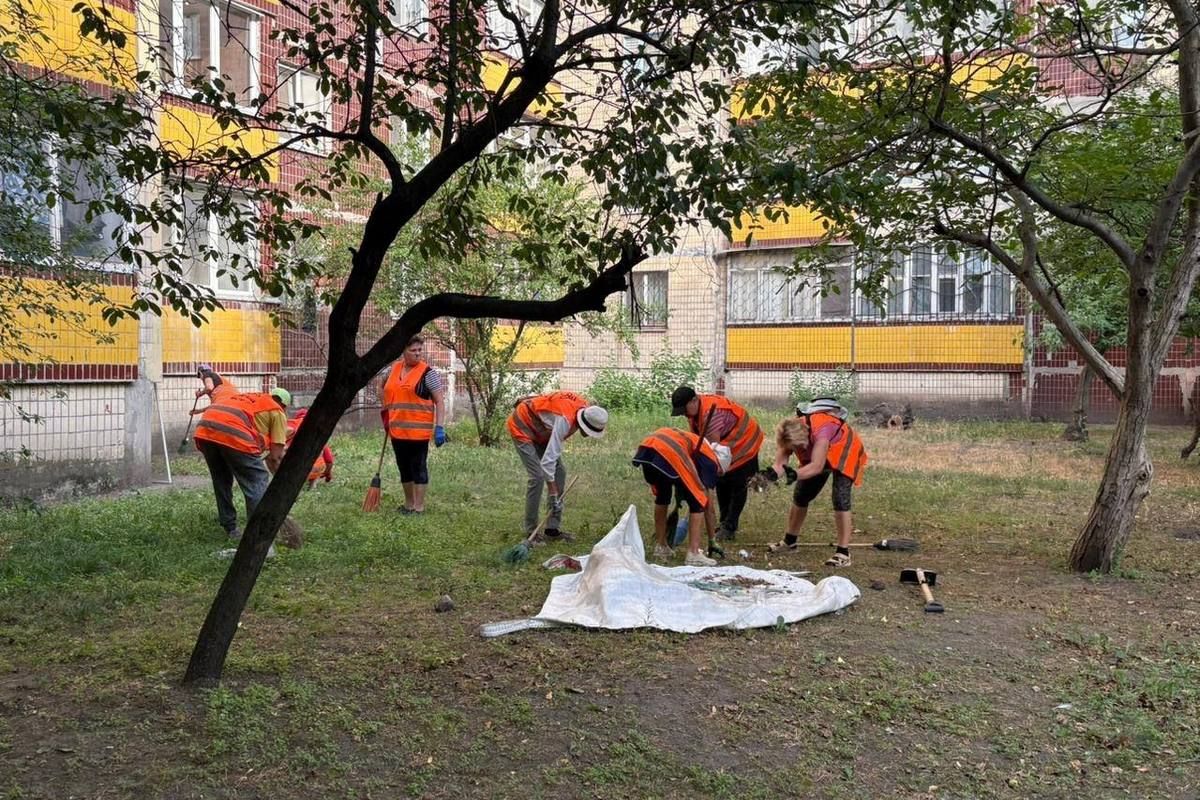 Коммунальщики уже работают и в Каменском Коммунальщики уже работают и в Каменском