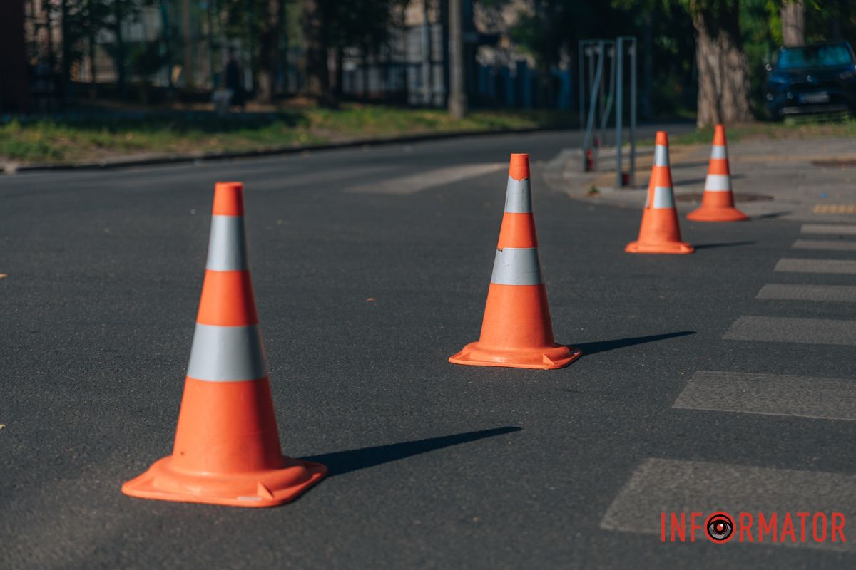 Більшість доріг вже відкрили для проїзду Знищені авто, потрощений 26-поверховий ЖК: як виглядають місця «прильотів» 26 липня у Дніпрі 46