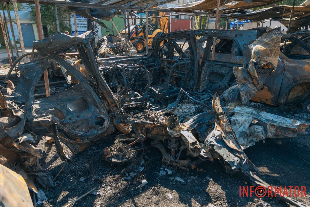 Складно вгадати, що за авто це було Знищені авто, потрощений 26-поверховий ЖК: як виглядають місця «прильотів» 26 липня у Дніпрі 45
