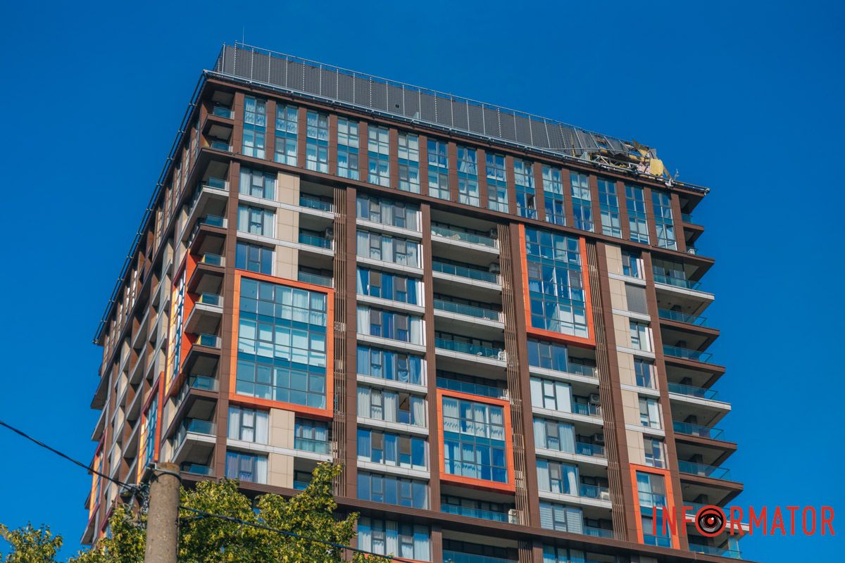 Пошкоджений 26-поверховий ЖК Знищені авто, потрощений 26-поверховий ЖК: як виглядають місця «прильотів» 26 липня у Дніпрі 1