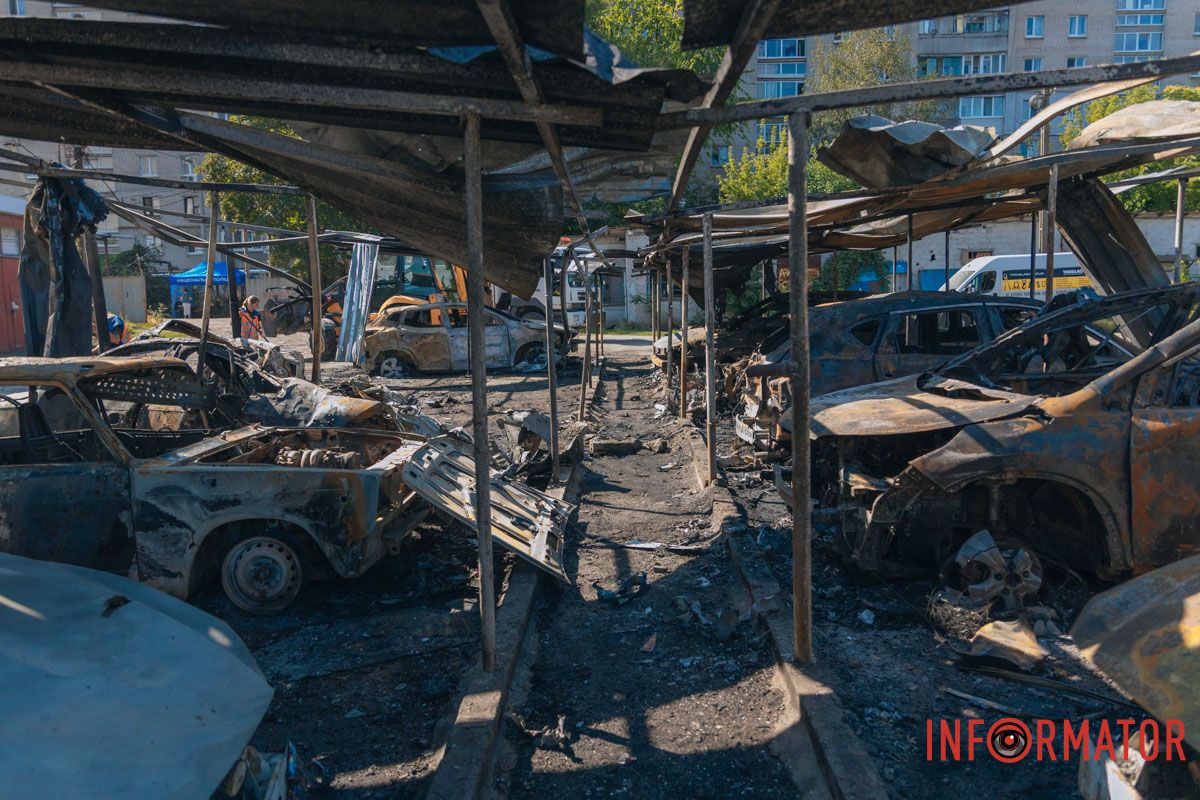 Близько десятка авто згоріли Знищені авто, потрощений 26-поверховий ЖК: як виглядають місця «прильотів» 26 липня у Дніпрі 4