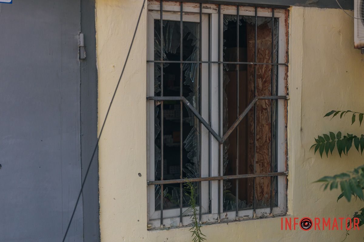 Постраждали і декілька приватних будинків Знищені авто, потрощений 26-поверховий ЖК: як виглядають місця «прильотів» 26 липня у Дніпрі 14