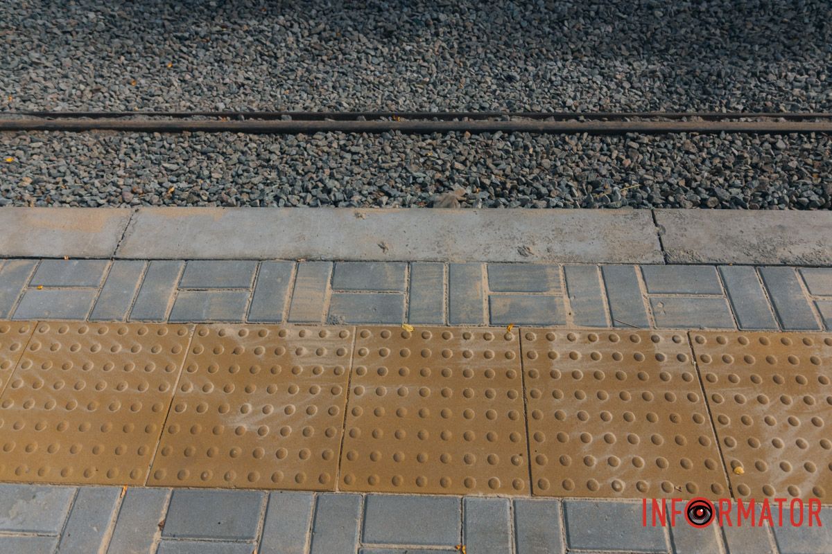 Тактильна плитка для зручності  Тактильна плитка для зручності