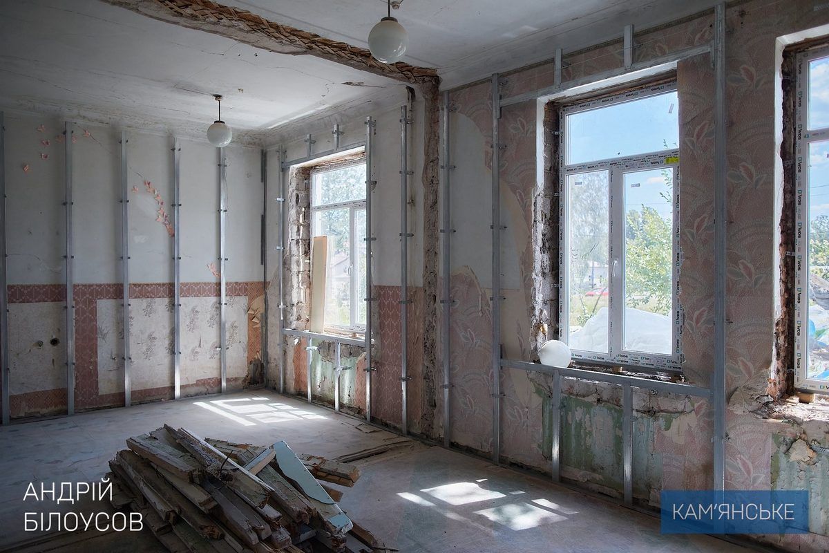 Находится в Южном Каменском районе. В Каменском до 1 октября планируют открыть Центр социальной поддержки для Защитников 2