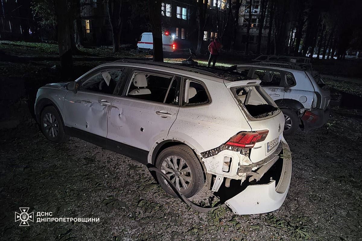 Пошкоджені пологовий будинок та відділення лікарні: рятувальники показали фото з місця атаки по Кам’янському 4