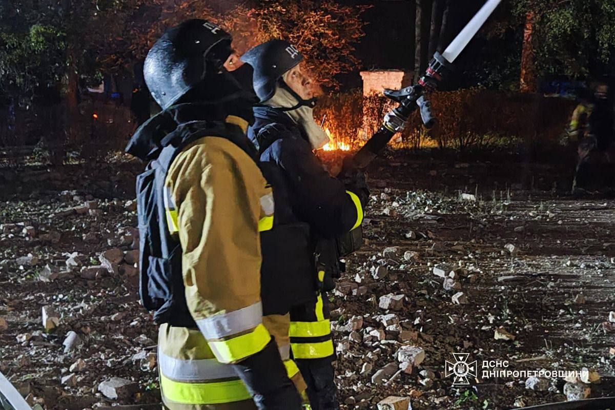 Пошкоджені пологовий будинок та відділення лікарні: рятувальники показали фото з місця атаки по Кам’янському 5