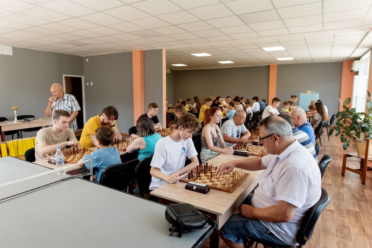 Наймолодшому учаснику заходу лише 6 років, найстаршому – 73 Рекордна кількість учасників: у Придніпровську у Дніпрі пройшов шаховий турнір 3