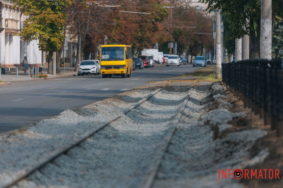 В общей сложности должны обновить более 500 метров колеи в двух направлениях.