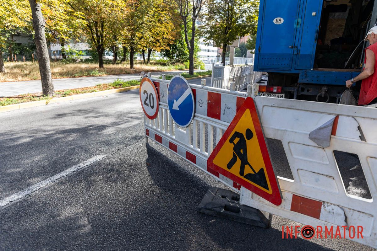 Причина - пошкодження каналізаційного колектора У Дніпрі перекрили частину вулиці Вернадського: що сталося 3